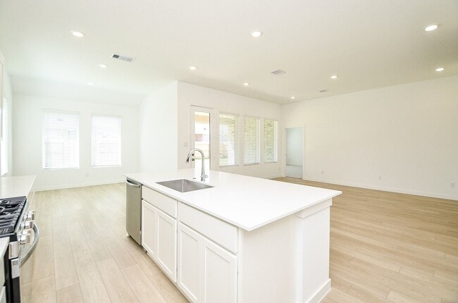 Building Photo - 2708 Pne Blf Dr