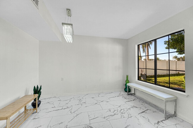 Building Photo - 9056 Green Meadows Way