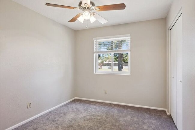 Building Photo - Three bedroom, two bath home!