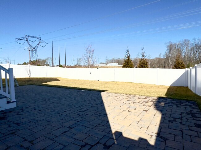 Building Photo - 11041 Little Five Loop