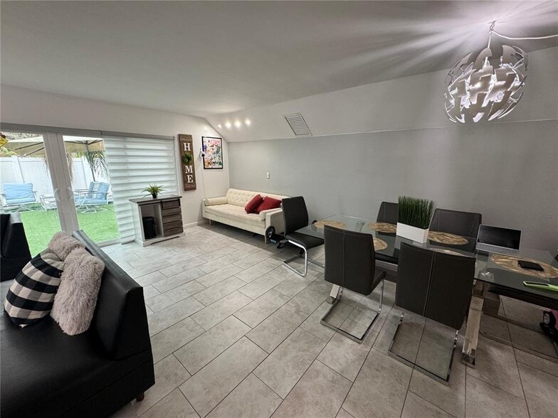 Building Photo - 4028 SW 67th Ter