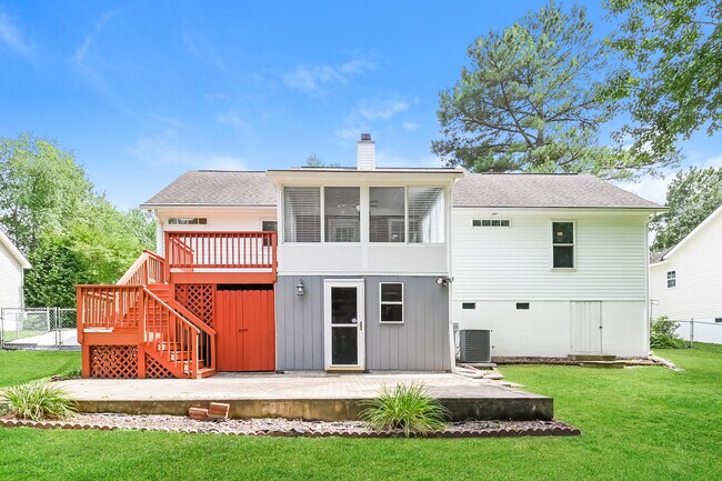 Building Photo - 737 E Maple Ln