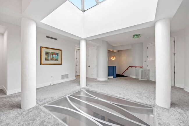 Building Photo - 873 S Atlantic Ave