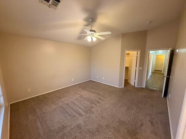 Building Photo - 3/2 Single story Avondale Home *Custom Paint* & Carpet in Beds Only!