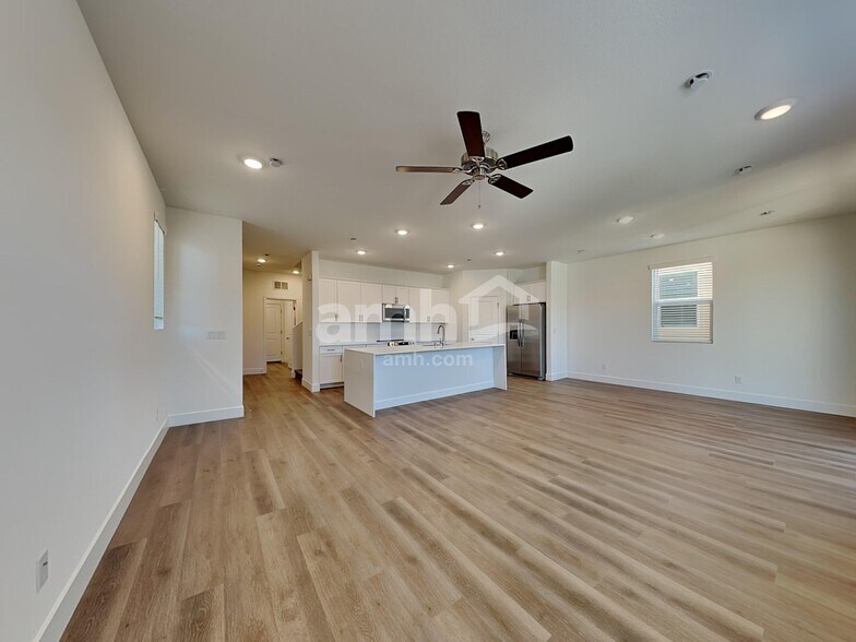 Building Photo - 9130 Fiesta Impatiens Ct