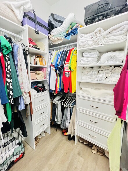 Master Closet - 3200 Madison Ave