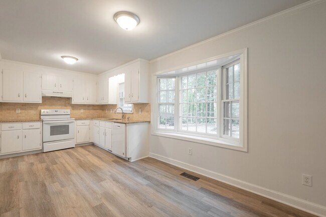 Building Photo - Charming 3 Bedroom Single-Family Home for Rent in Chester!