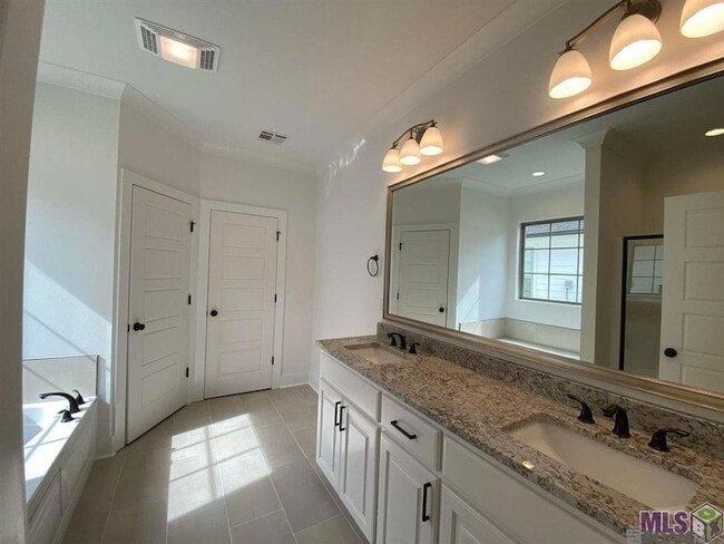 Building Photo - 30156 Sanctuary Blvd