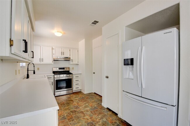 Building Photo - 8216 Carmen Blvd