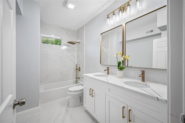 Building Photo - 2851 W Bay Ave