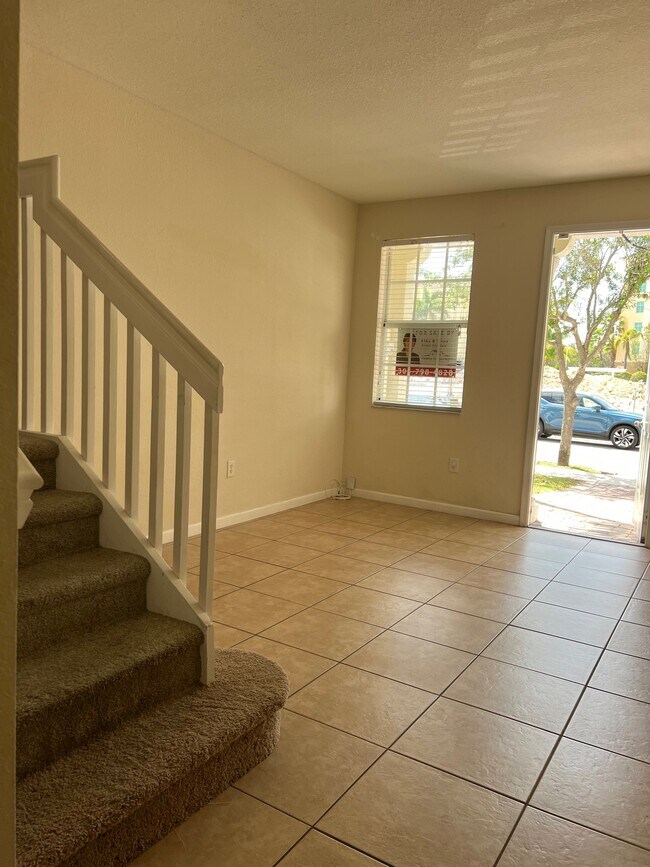 Living room - 938 NE 29th Ter