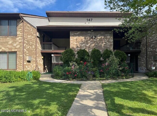 Building Photo - 147 Amberly Dr