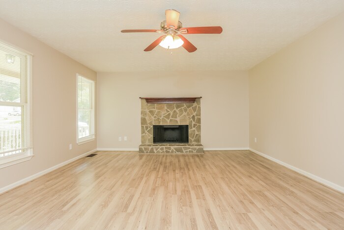Building Photo - 525 Knollwood Dr
