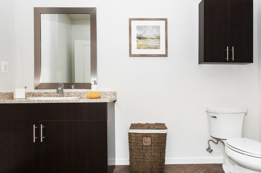 Building Photo - 250 N Christopher Columbus Blvd