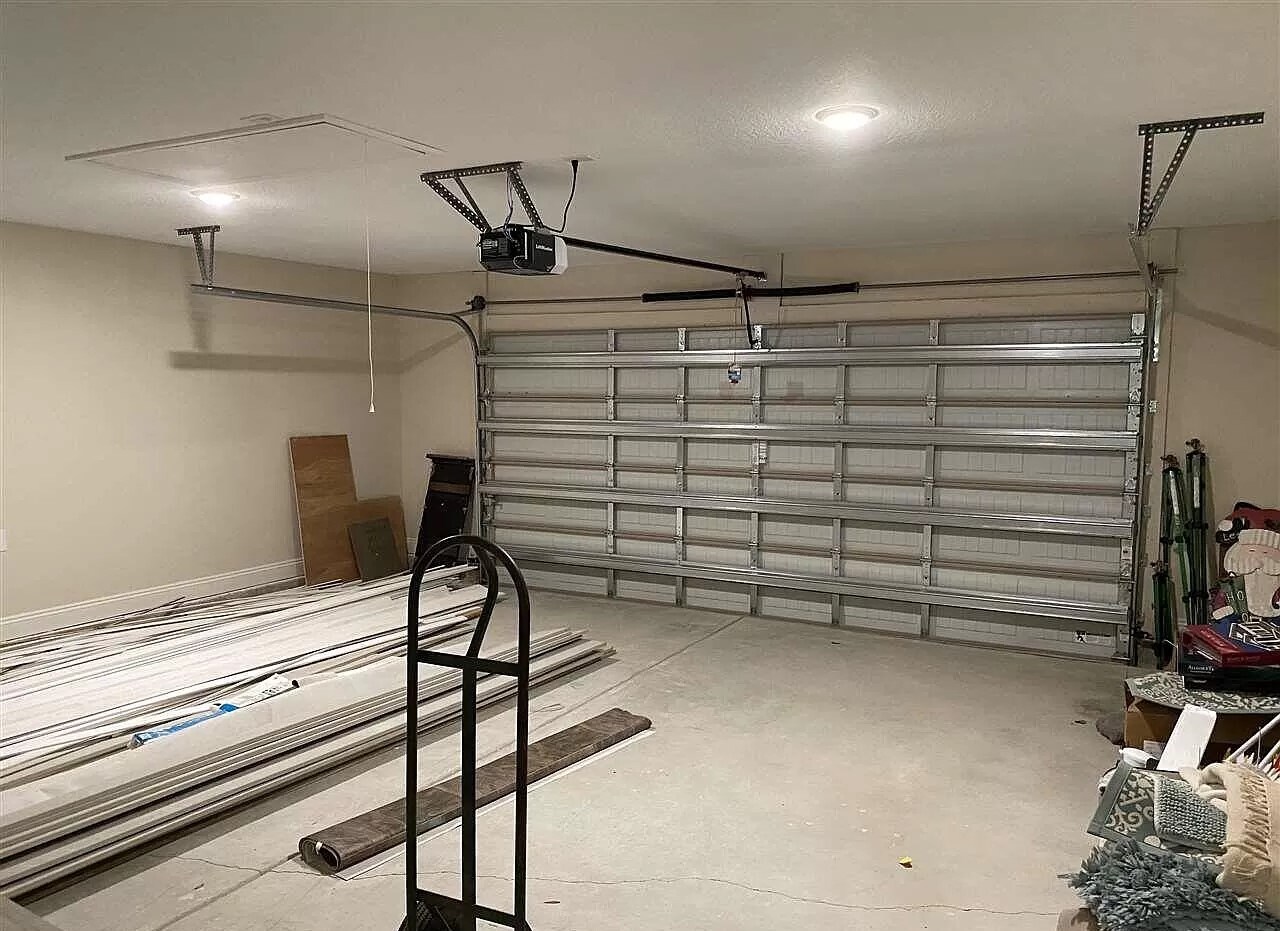 Building Photo - 9167 Tara Cir