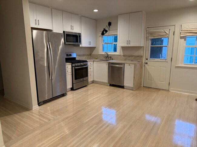 Building Photo - 7822 Bleriot Ave