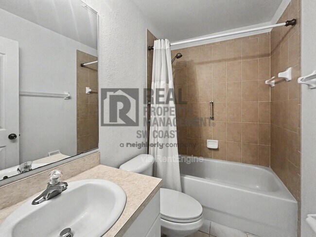 Building Photo - 2117 NE 40th St
