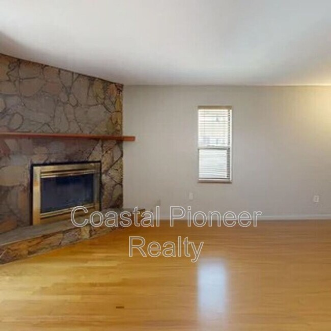 Building Photo - 12356 Capri Cir N
