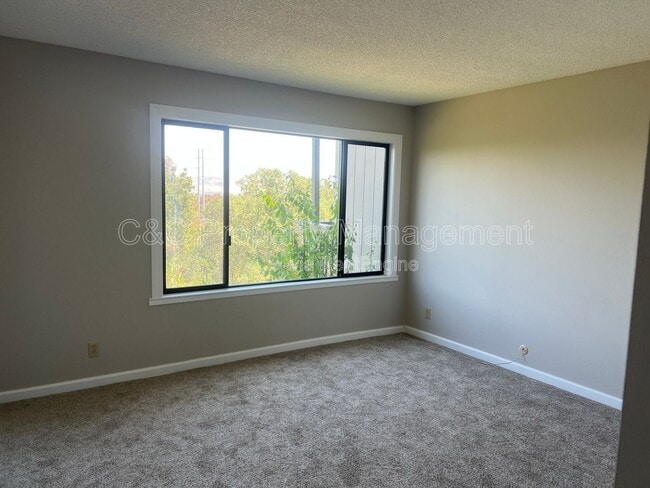 Building Photo - 1538 Ashwood Dr
