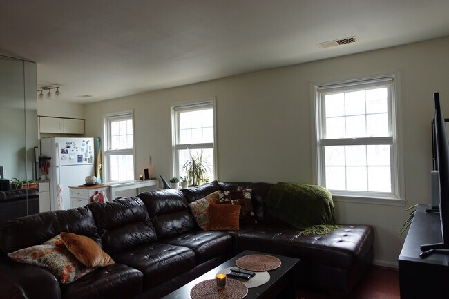 Building Photo - 2001 Fort Davis St SE