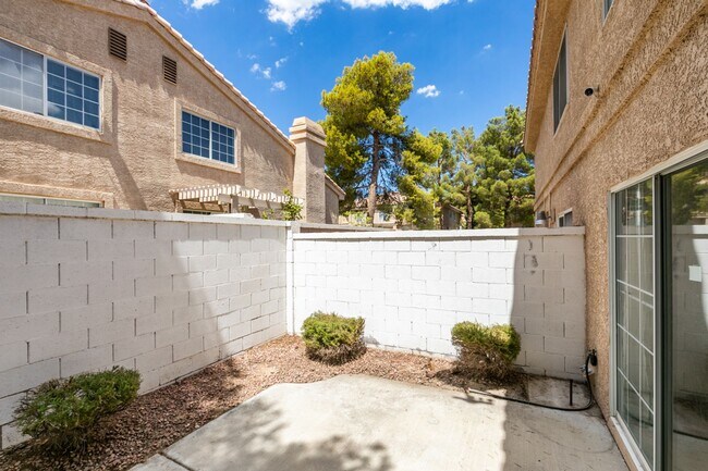 Building Photo - 2838 Dawn Crossing Dr
