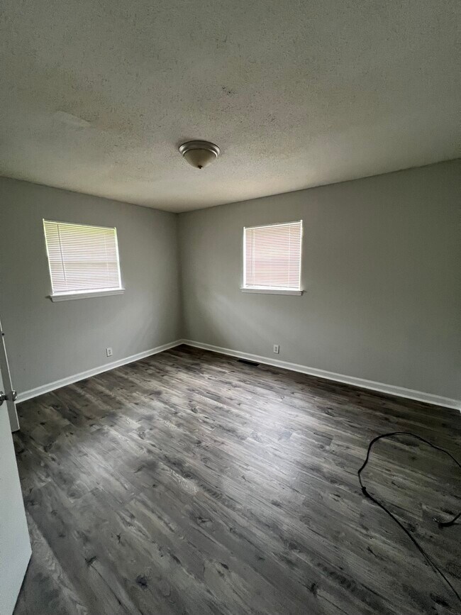 Building Photo - 1414 Carousel Rd