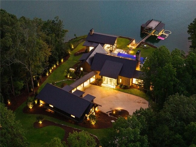 Building Photo - 725 Rocky Point Dr