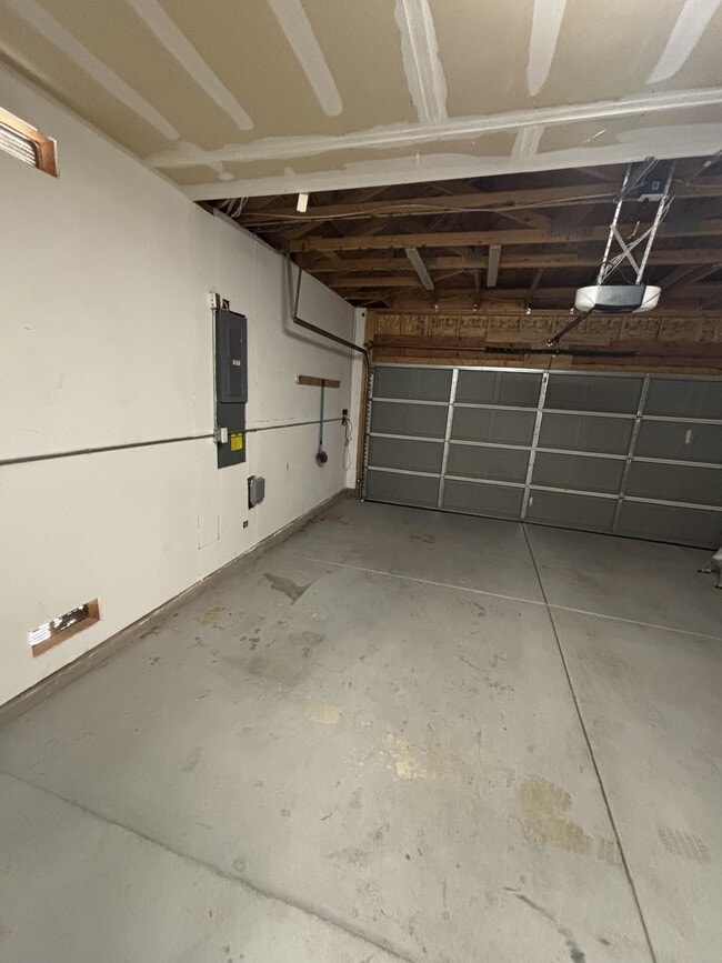 Building Photo - 6601 Shiprock Dr NE