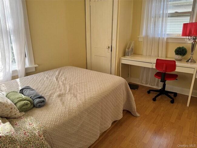 Building Photo - 26 Parkside Dr