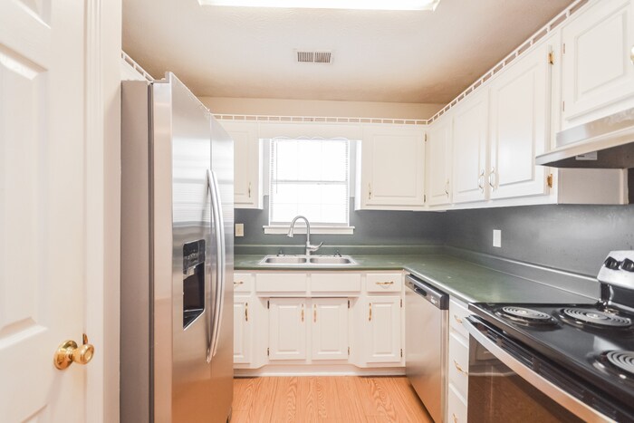 Building Photo - 135 Branchwood Dr