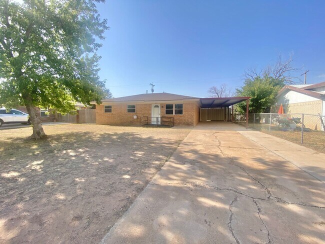 Building Photo - 605 5th St