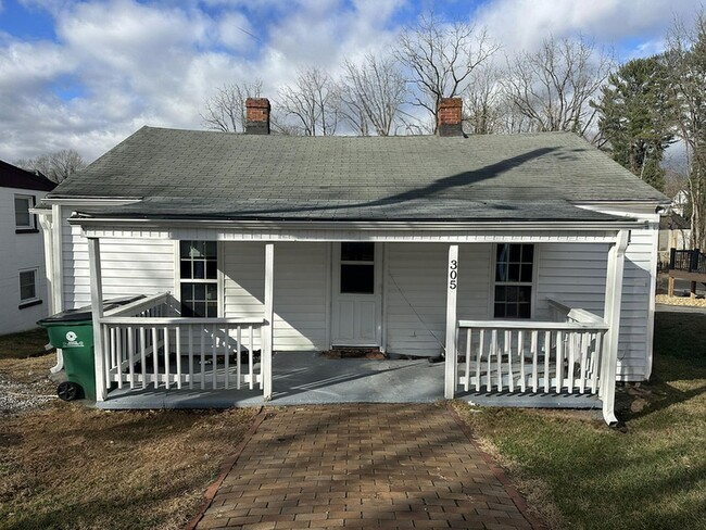 Primary Photo - Stand Alone Home With Large Deck Just Step...