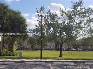 Building Photo - 1049 Golden Lakes Blvd