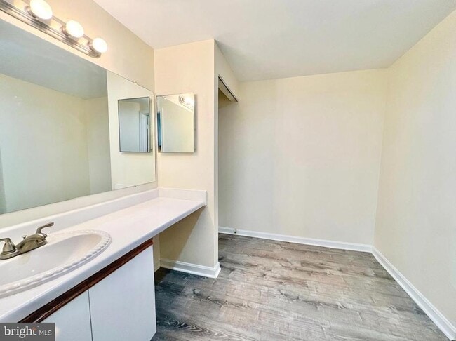 Building Photo - 4342 Pembrook Village Dr