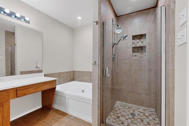 Building Photo - 2800 Briargrove Ln