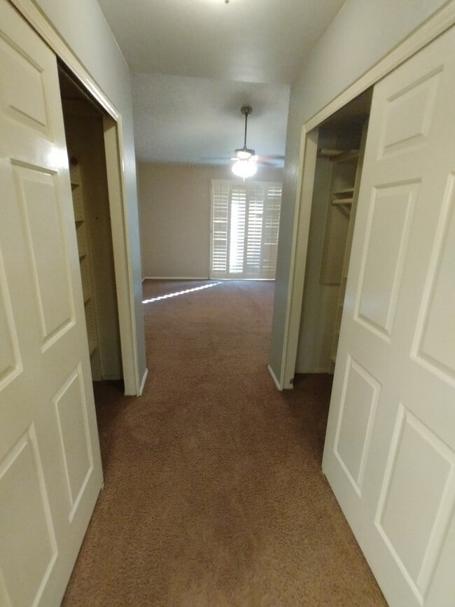 Building Photo - 2225 E Forge Ave