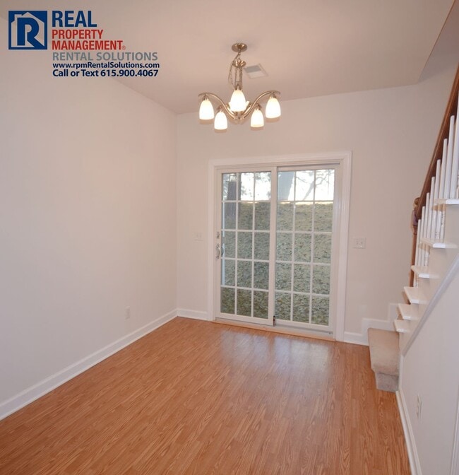 Building Photo - Charming 3 bd 2.5 ba townhouse! Washer/dryer included and attached garage!