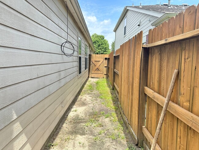 Building Photo - 18214 Wren Dale Ln