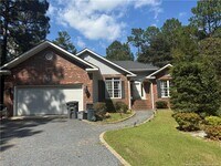 Building Photo - 995 Greenbriar Dr