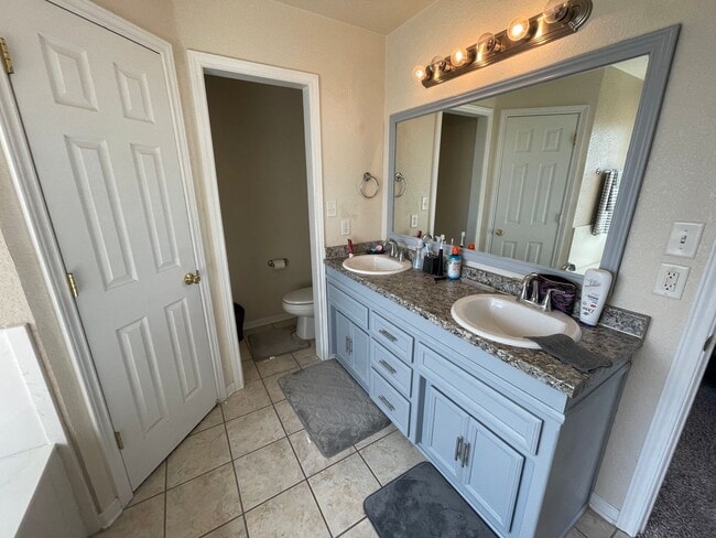 Building Photo - 4204 Tropicana Dr