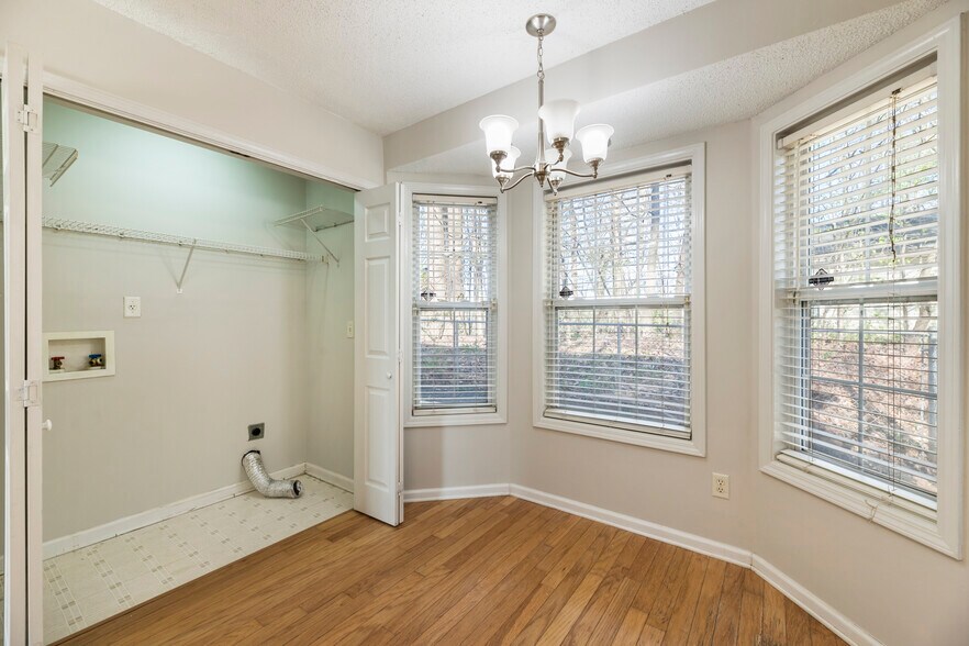 Building Photo - 6605 Overton Cir