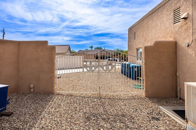 Building Photo - 3921 Aloha Ln