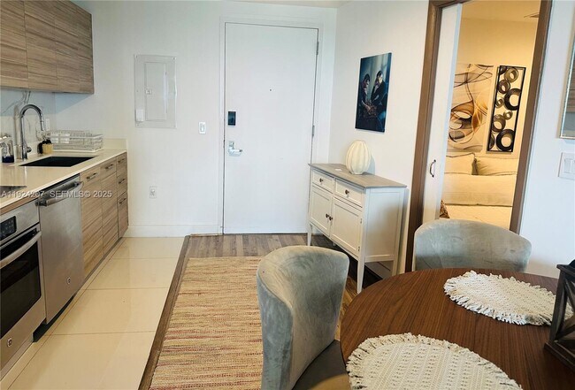 Building Photo - 121 NE 34th St