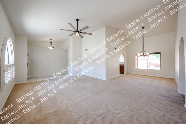 Building Photo - 4150 W Kent Dr