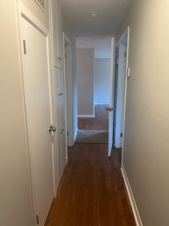 Building Photo - Recently Renovated Single Family