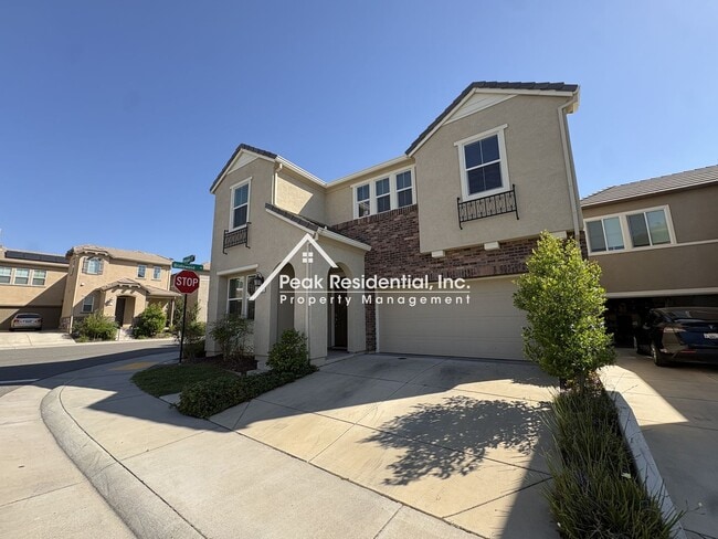 Building Photo - Beautiful 4 bedroom 3 bathroom home is located in Rocklin!