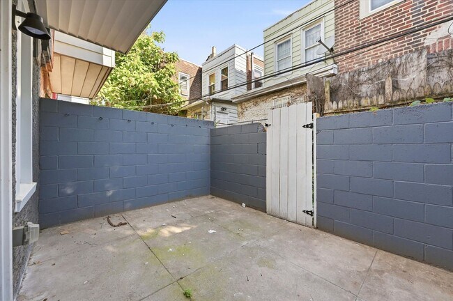 Building Photo - 2BR/3BA House | Kensington