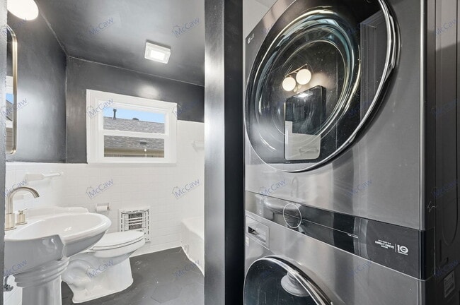 Building Photo - 1622 Hollywood Ave