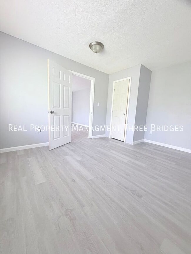 Building Photo - 536 Ames Pl