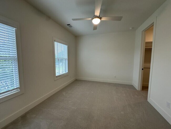 Building Photo - 4802 Moonview Ln